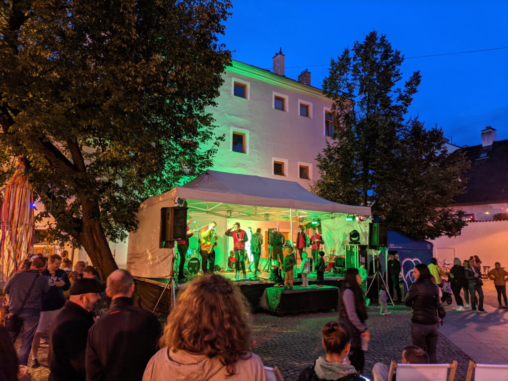 Poco M3 Pro, noční snímek z Gcam hlavním snímačem