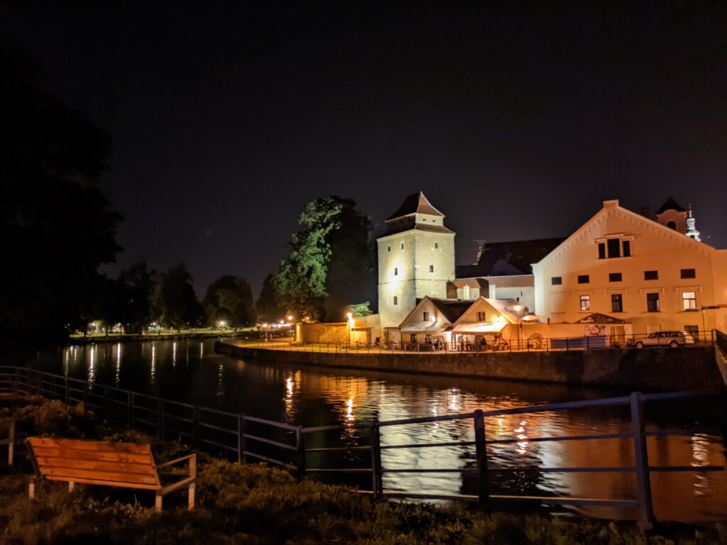 Poco M3 Pro, noční snímek z Gcam hlavním snímačem