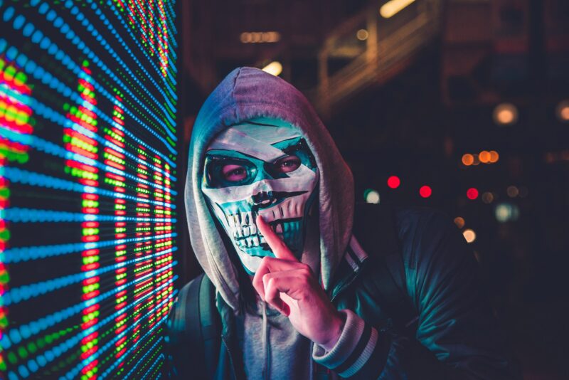Pomozte s dobrou věcí hackerům z Anonymous