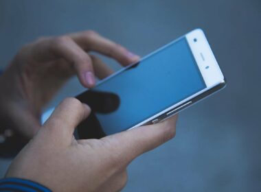 Telefon, akce