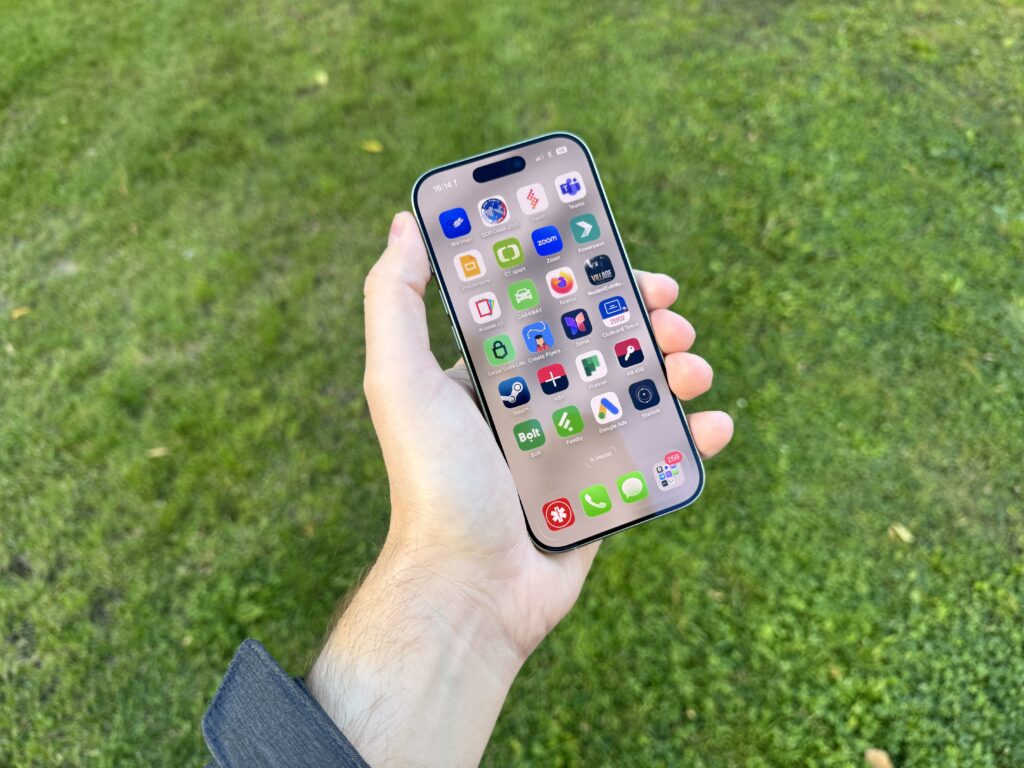 iPhone 17